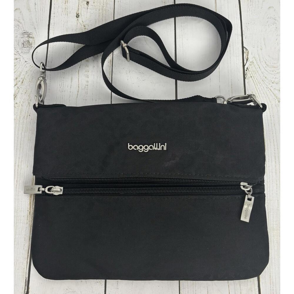 BAGGALLINI‎ Flip Zip Essentials Travel Nylon Crossbody Bag Black Leopard Print